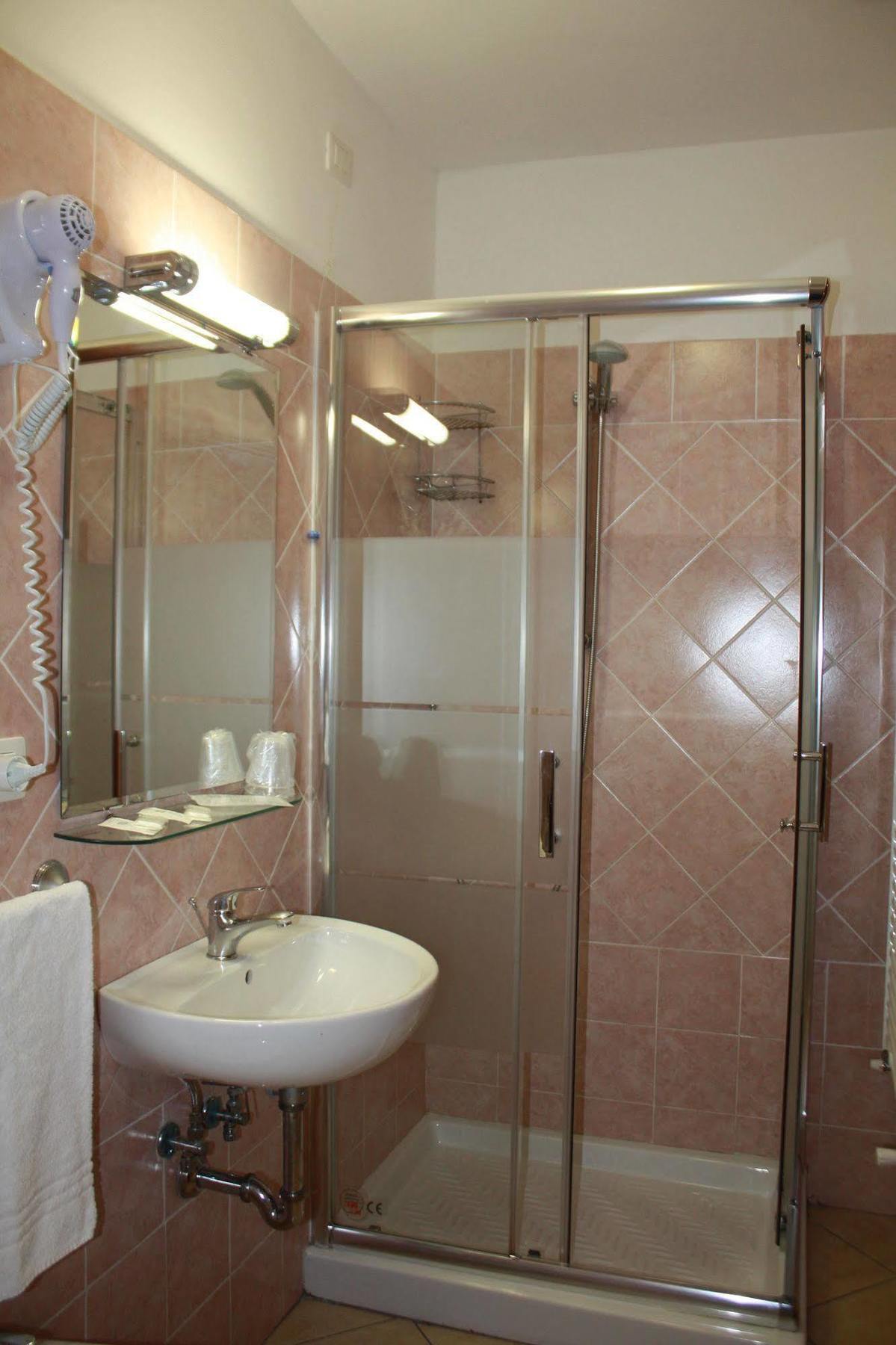 Adelaide House Hotel Флоренция Екстериор снимка
