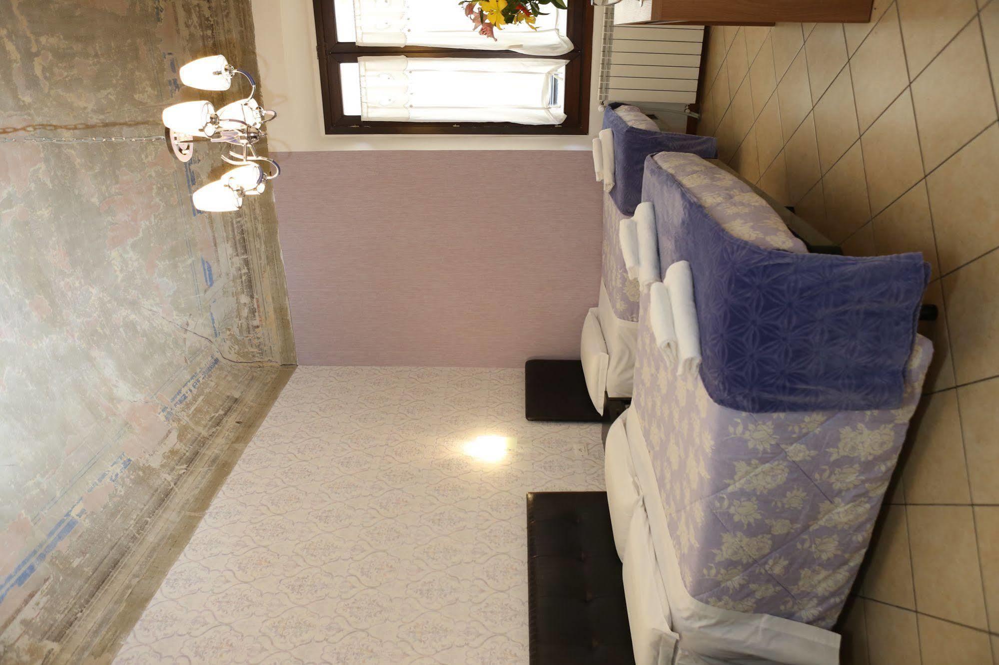 Adelaide House Hotel Флоренция Екстериор снимка